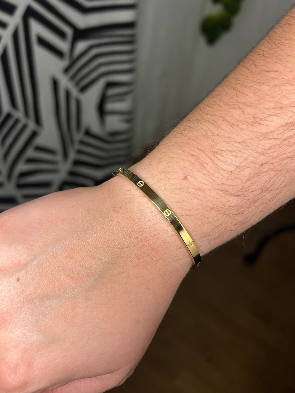 Pulsera rígida dorada