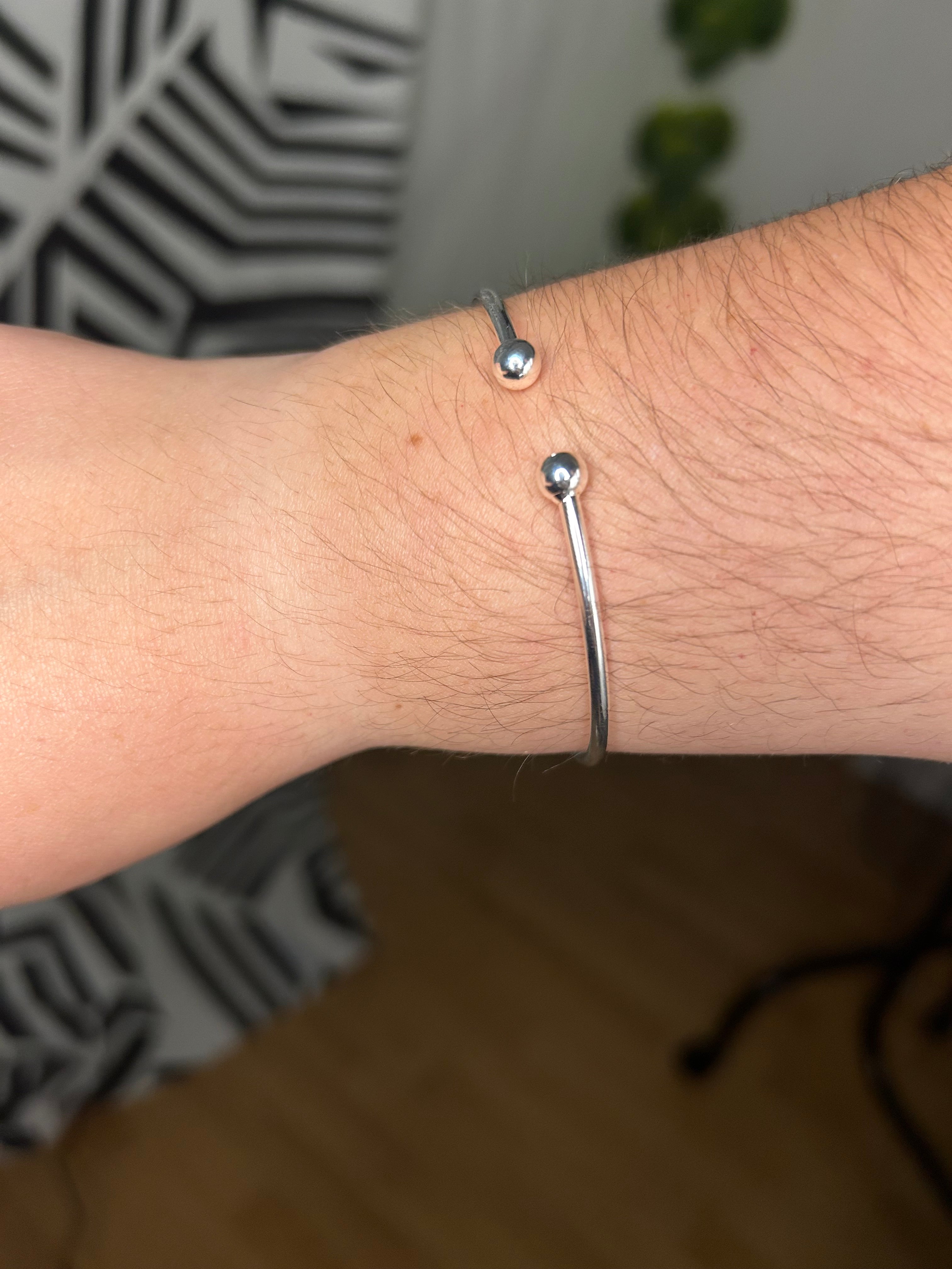 Pulsera rígida perlas
